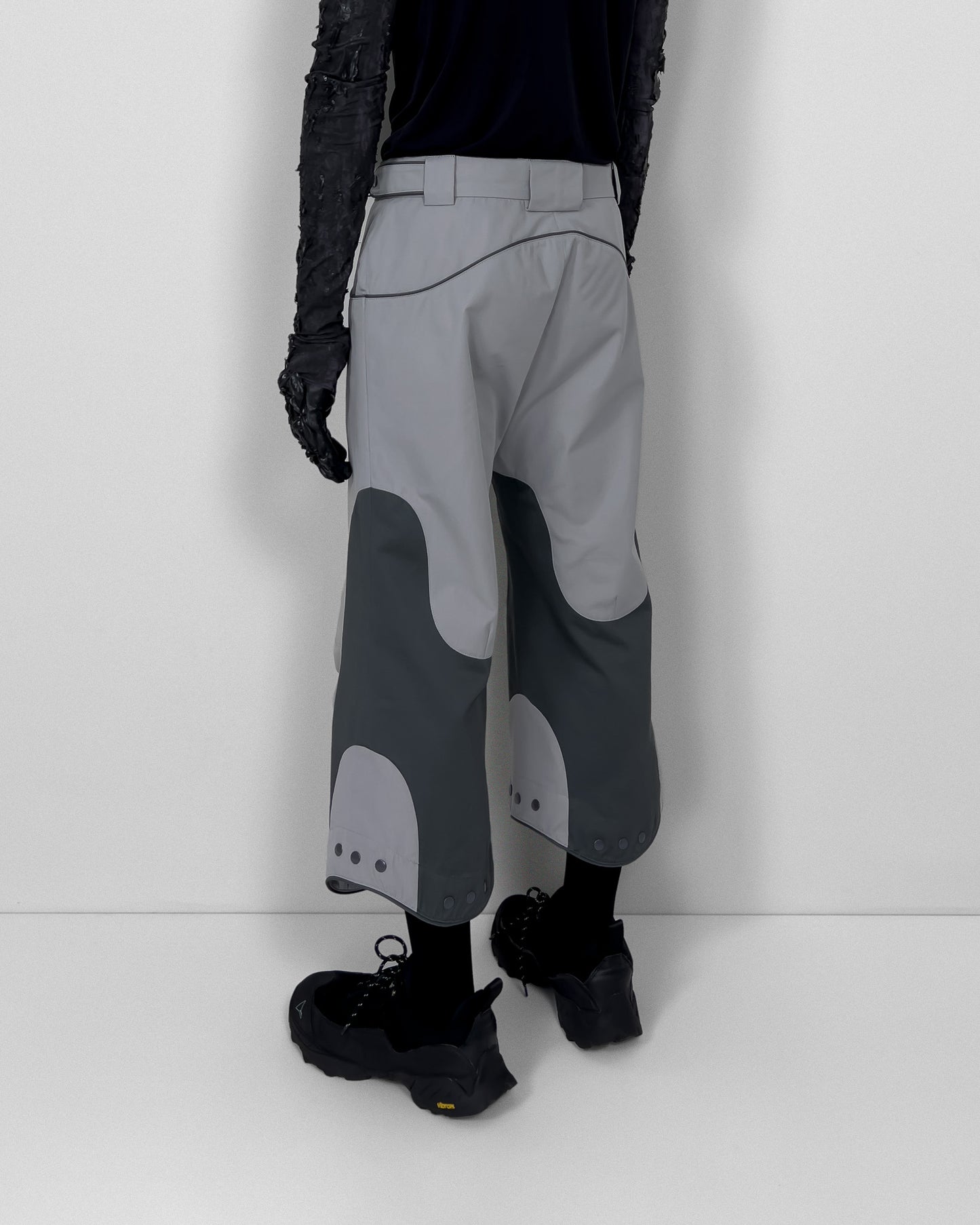 Wavy line pants